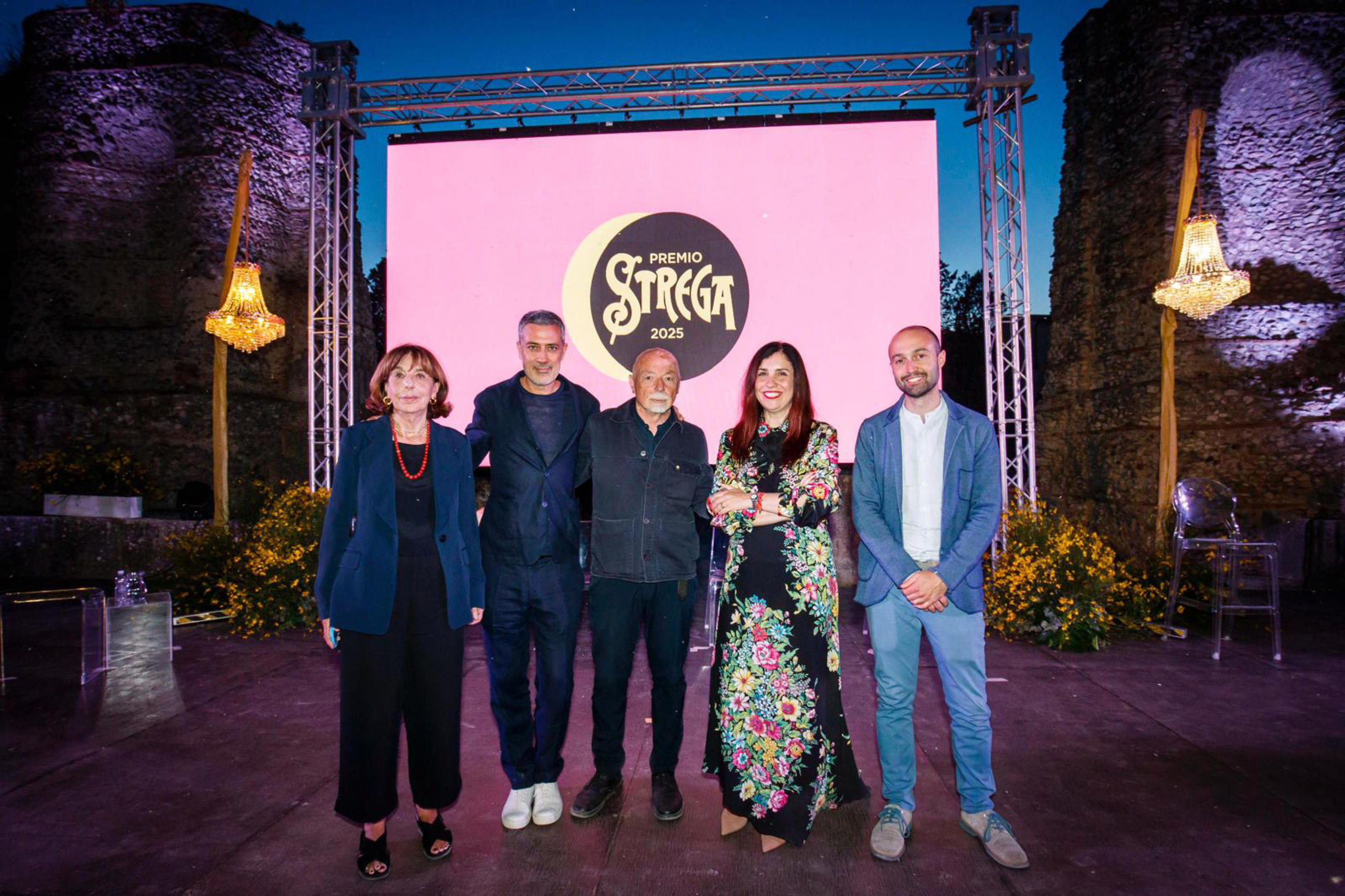 Premio Strega 2025: Paolo Bajani vince con “L’anniversario” Premio Strega 2025: Paolo Bajani vince con “L’anniversario”
