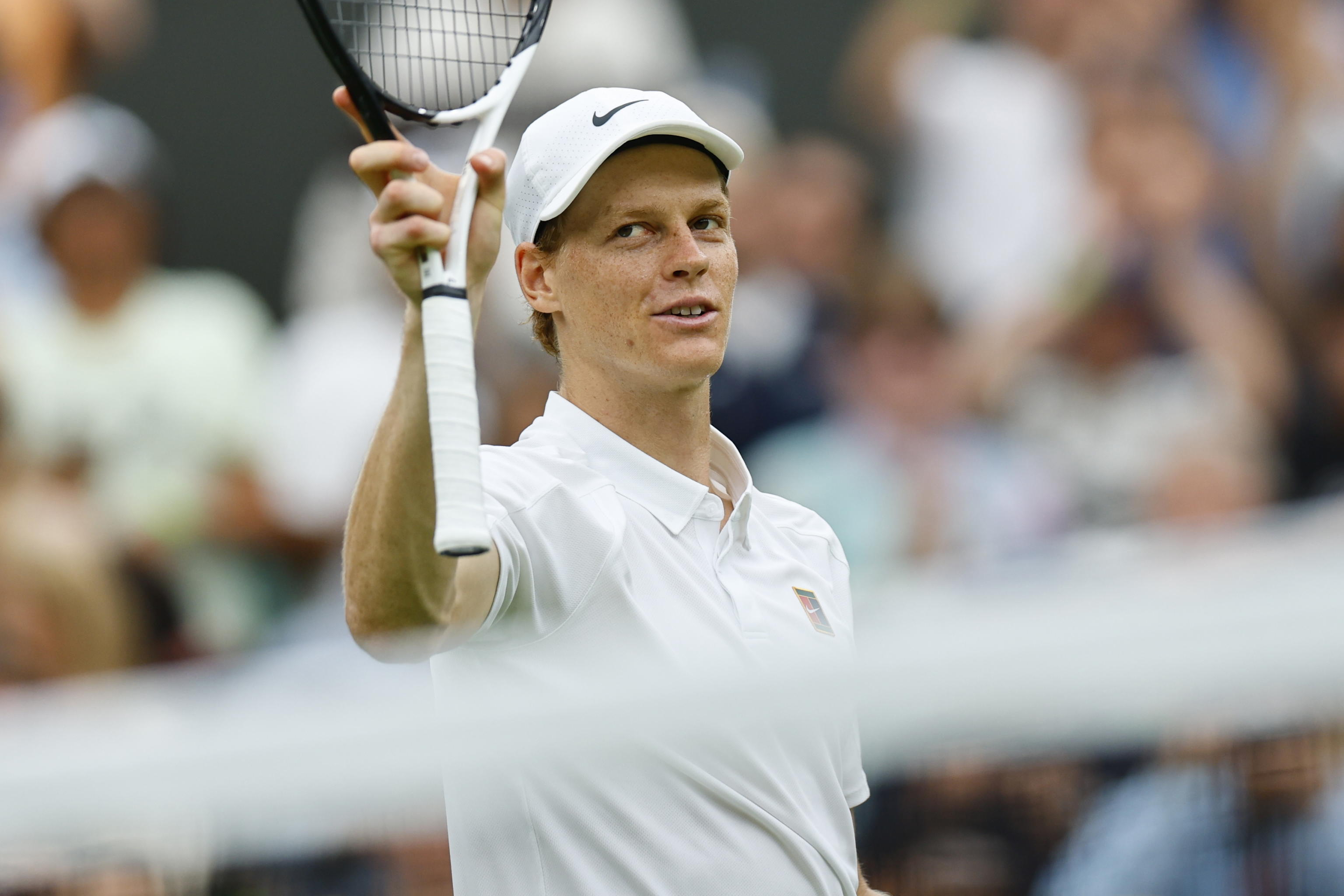 Un nuovo Sinner a Wimbledon, vince e regala colpi spettacolari Un nuovo Sinner a Wimbledon, vince e regala colpi spettacolari