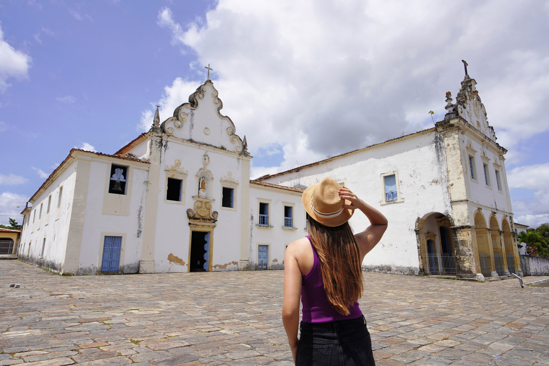 Gen Z in convento: le vacanze spirituali battono la Brat Summer
