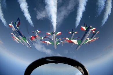 Frecce Tricolori, festa per il 65° anniversario: air show spettacolare a Rivolto