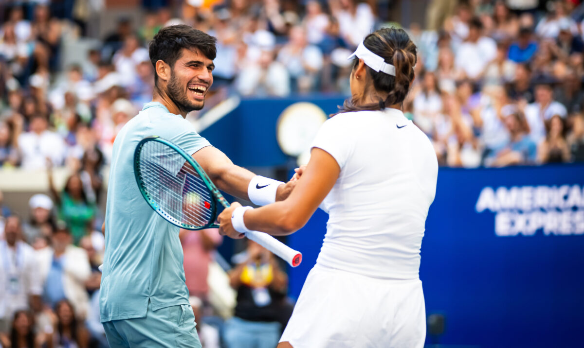 Carlos Alcaraz e Emma Raducanu, la nuova coppia del tennis che fa sognare in campo (e fuori) Carlos Alcaraz e Emma Raducanu, la nuova coppia del tennis che fa sognare in campo (e fuori)