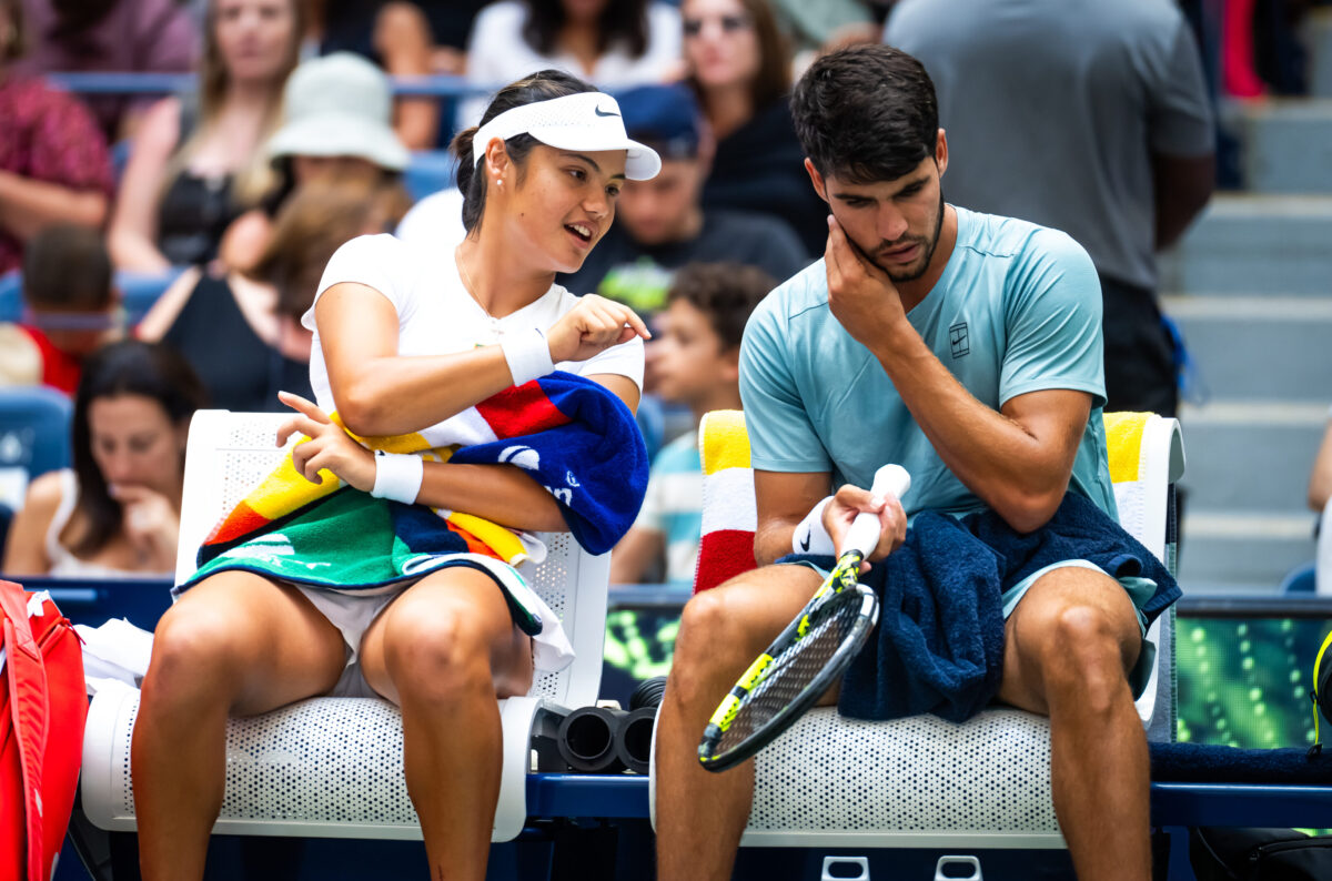 Carlos Alcaraz e Emma Raducanu, la nuova coppia del tennis che fa sognare in campo (e fuori) Carlos Alcaraz e Emma Raducanu, la nuova coppia del tennis che fa sognare in campo (e fuori)