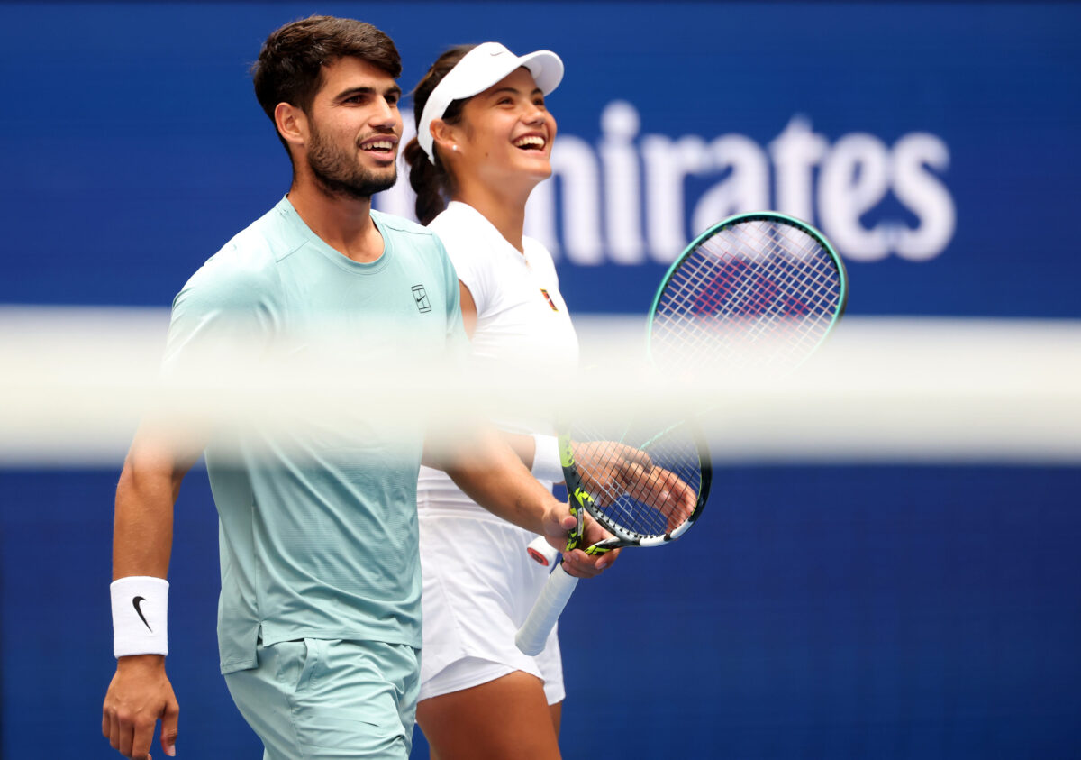Carlos Alcaraz e Emma Raducanu, la nuova coppia del tennis che fa sognare in campo (e fuori) Carlos Alcaraz e Emma Raducanu, la nuova coppia del tennis che fa sognare in campo (e fuori)