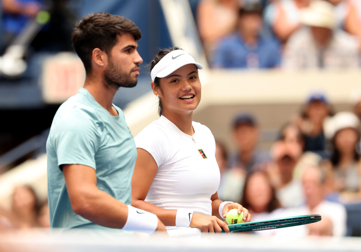 Carlos Alcaraz e Emma Raducanu, la nuova coppia del tennis che fa sognare in campo (e fuori) Carlos Alcaraz e Emma Raducanu, la nuova coppia del tennis che fa sognare in campo (e fuori)