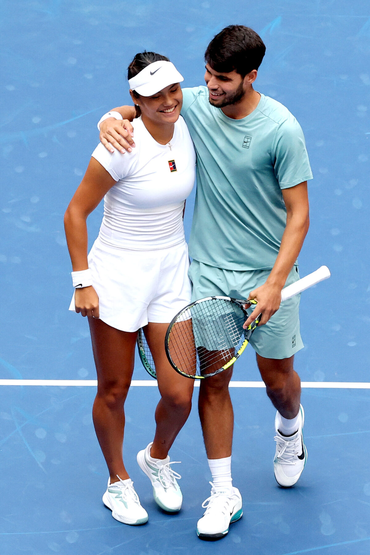 Carlos Alcaraz e Emma Raducanu, la nuova coppia del tennis che fa sognare in campo (e fuori) Carlos Alcaraz e Emma Raducanu, la nuova coppia del tennis che fa sognare in campo (e fuori)