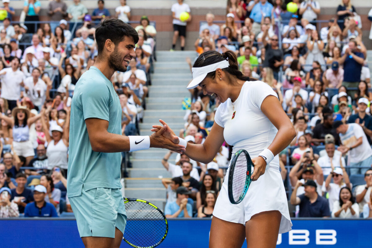 Carlos Alcaraz e Emma Raducanu, la nuova coppia del tennis che fa sognare in campo (e fuori) Carlos Alcaraz e Emma Raducanu, la nuova coppia del tennis che fa sognare in campo (e fuori)