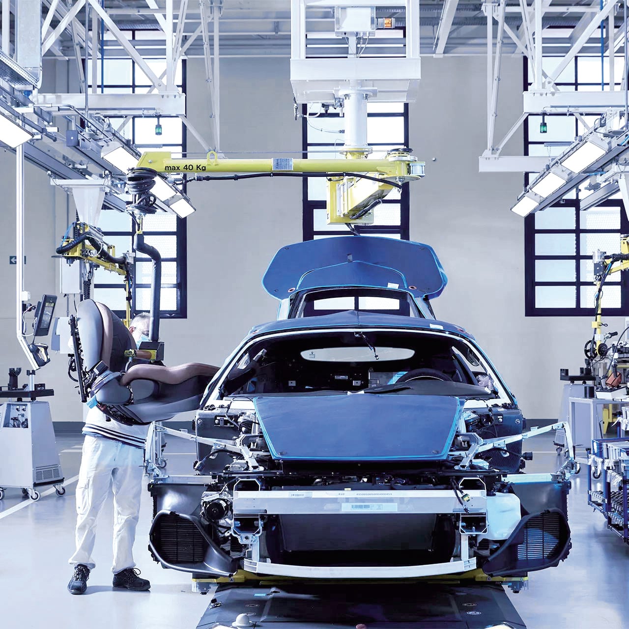 Auto: l’Europa cambia rotta, ma i nodi restano