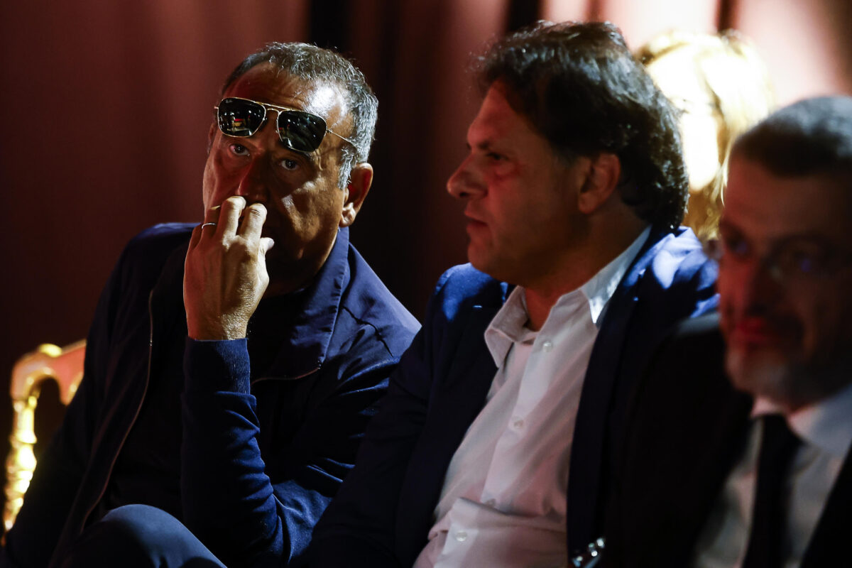 Pippo Baudo, alla camera ardente tanti vip e una folla di gente comune Pippo Baudo, alla camera ardente tanti vip e una folla di gente comune