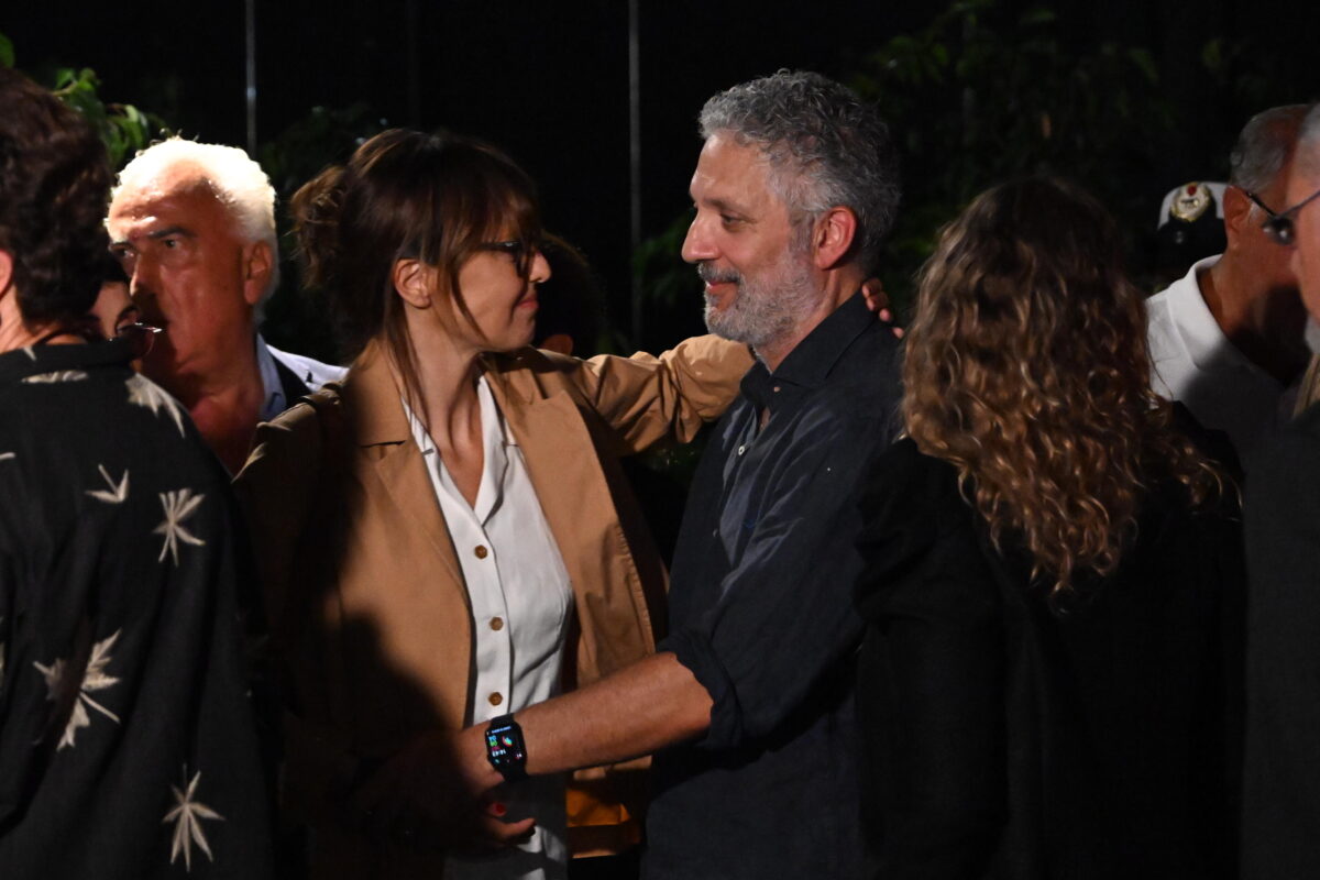 Pippo Baudo, alla camera ardente tanti vip e una folla di gente comune Pippo Baudo, alla camera ardente tanti vip e una folla di gente comune