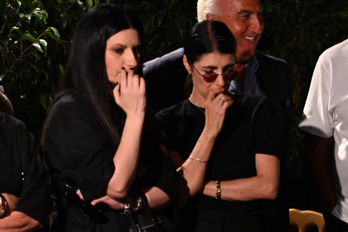 Pippo Baudo, alla camera ardente tanti vip e una folla di gente comune Pippo Baudo, alla camera ardente tanti vip e una folla di gente comune