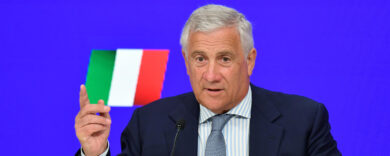 Ucraina, Tajani: “No di Roma a truppe sul campo”. Intanto Mosca colpisce ancora Kiev