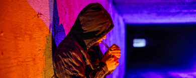 Bologna, il sindaco regala pipette di crack ai drogati