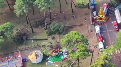 Nubifragio: alberi caduti a Milano Marittima, il sorvolo dei Vigili del Fuoco