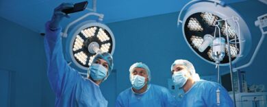 La carica dei medici influencer: camici bianchi nell’era dei social media