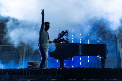 Claypaky illumina l’Arena di Verona insieme a Francesco De Cave per RTL 102.5 e Radio Zeta