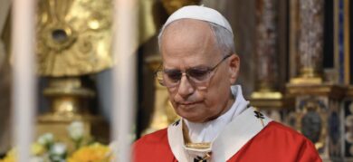 Si presenta da erede ma corregge la rotta. Il metodo Prevost archivia Bergoglio