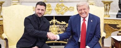 Zelensky cambia look ma non strategia: la guerra resta l’unico orizzonte