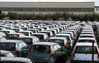 Mercato auto: quarto calo consecutivo in agosto. Tiene l’usato, sorpresa Stellantis