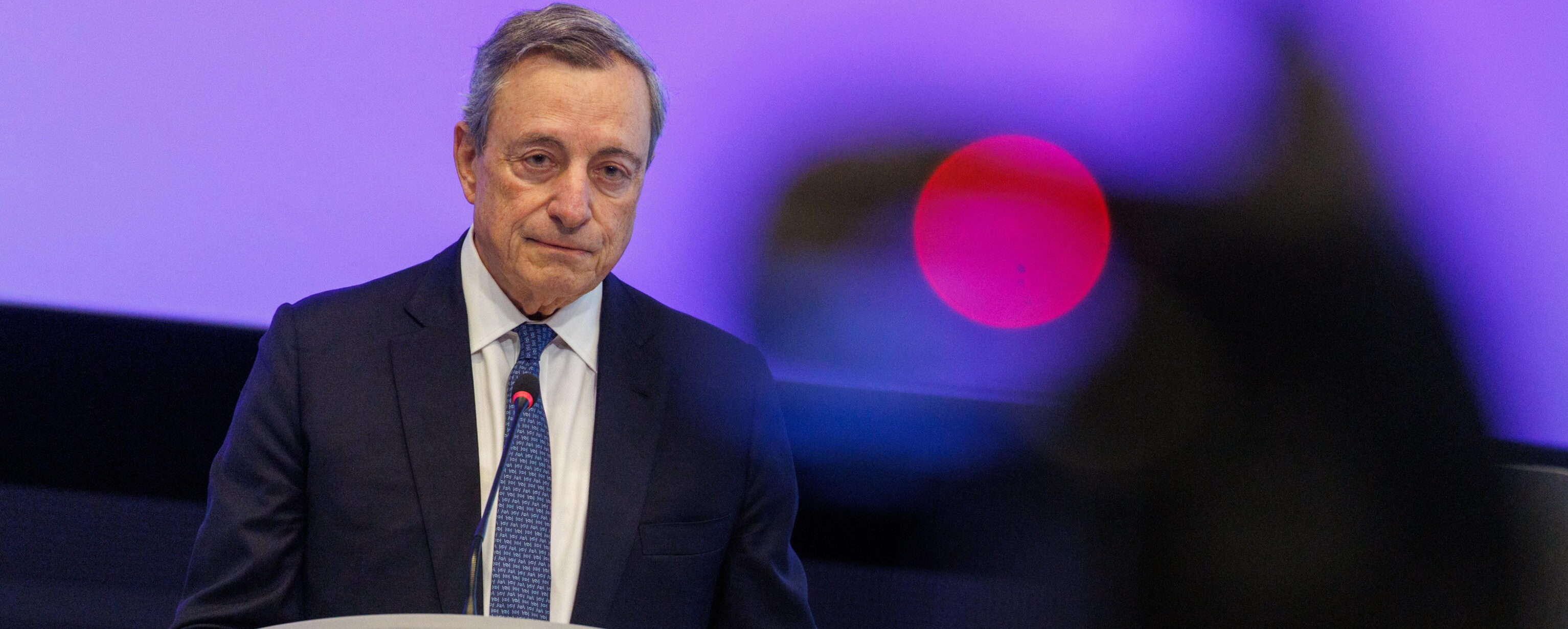 Draghi celebra il funerale della Ue e propone l’alleanza dei volenterosi Draghi celebra il funerale della Ue e propone l’alleanza dei volenterosi
