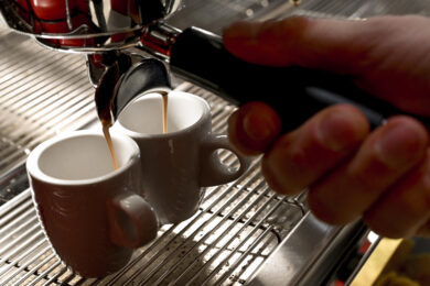 Caffè più caro: la tazzina al bar verso i 2 euro entro il 2025