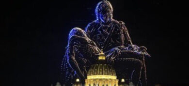 San Pietro, il cielo si accende con tremila droni per “Grace for the World”