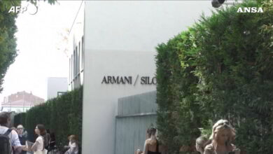 Milano, folla all’Armani Teatro per l’ultimo saluto a Giorgio Armani