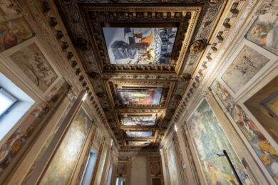 Di scena a Mantova gli scatti di Juergen Teller, lo sguardo empatico che al glamour preferisce la verità