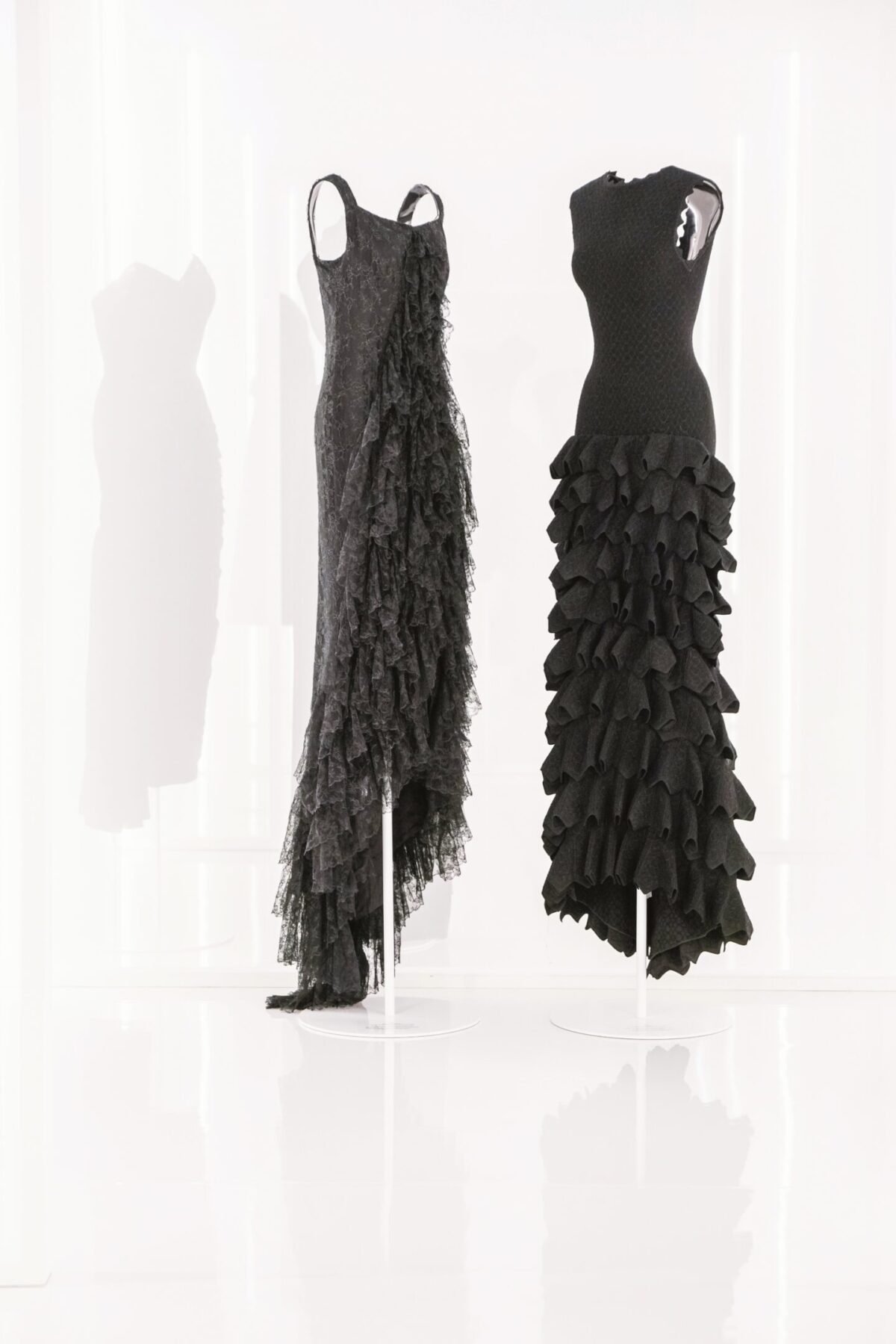 Alaïa e Balenciaga in mostra alla Fondazione Museo del tessuto di Prato Alaïa e Balenciaga in mostra alla Fondazione Museo del tessuto di Prato