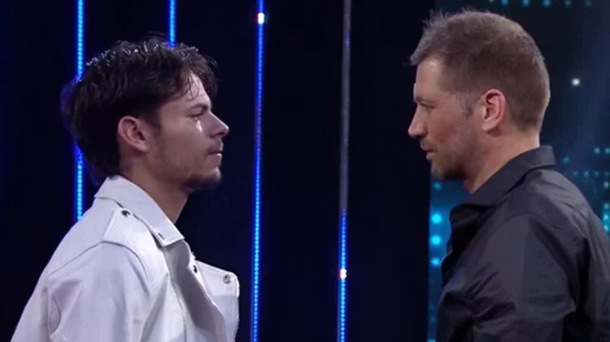 Grande Fratello flop, nemmeno il bacio tra Mattia e Omer e la pipì nel letto risollevano gli ascolti. – Le pagelle