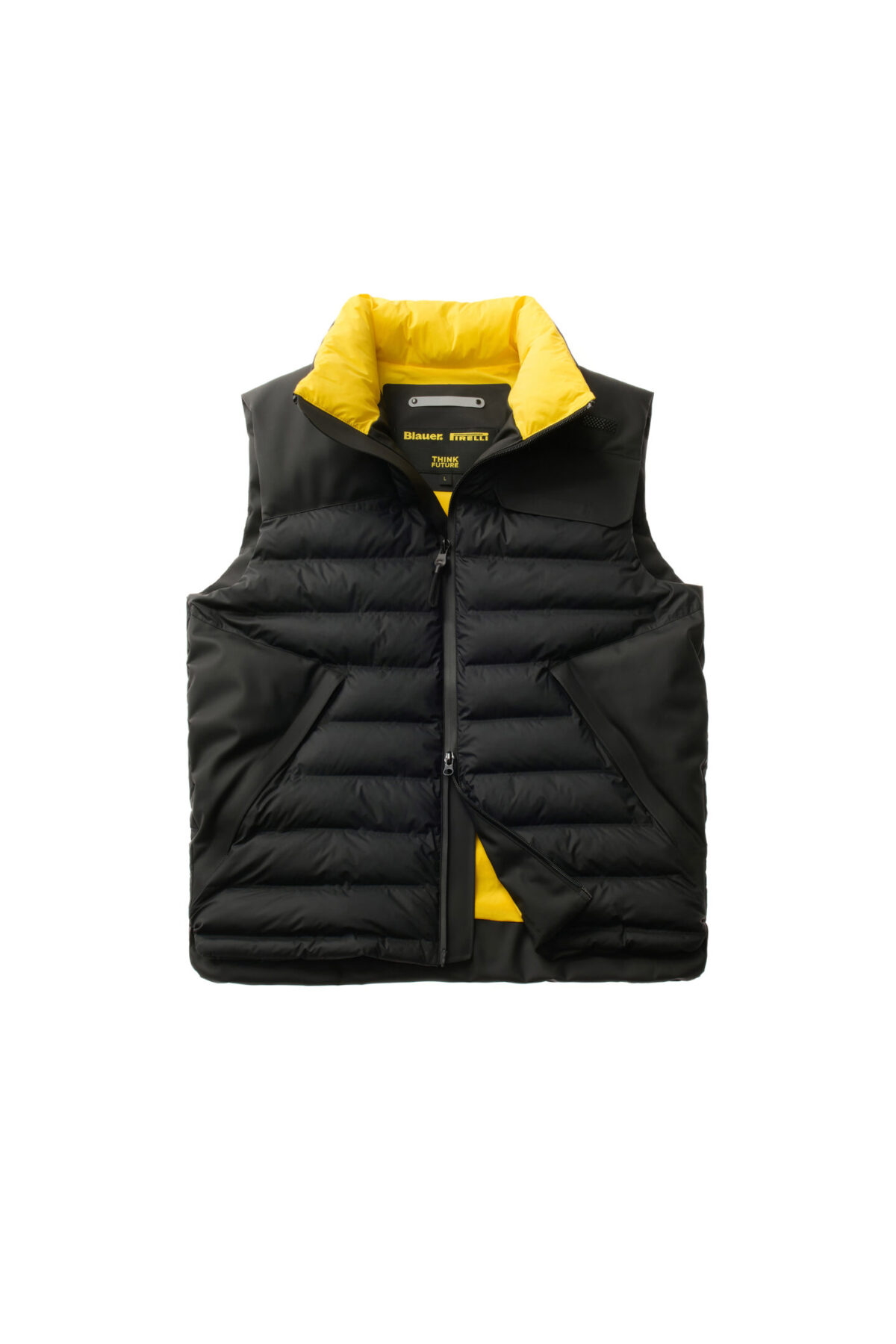 Galleria foto 'Blauer incontra Pirelli: urban style e innovazione in una capsule sostenibile' - foto 5