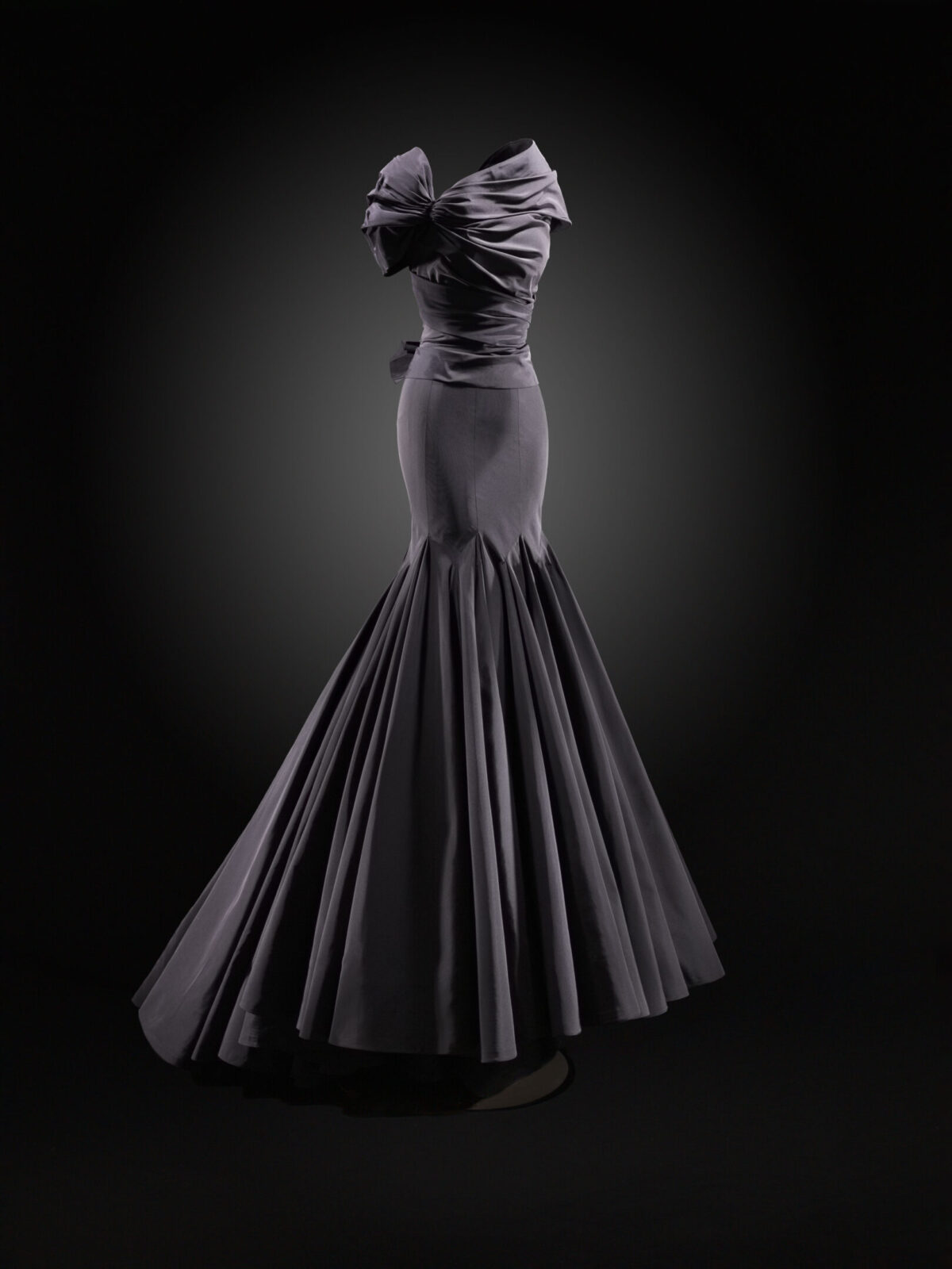 Alaïa e Balenciaga in mostra alla Fondazione Museo del tessuto di Prato Alaïa e Balenciaga in mostra alla Fondazione Museo del tessuto di Prato