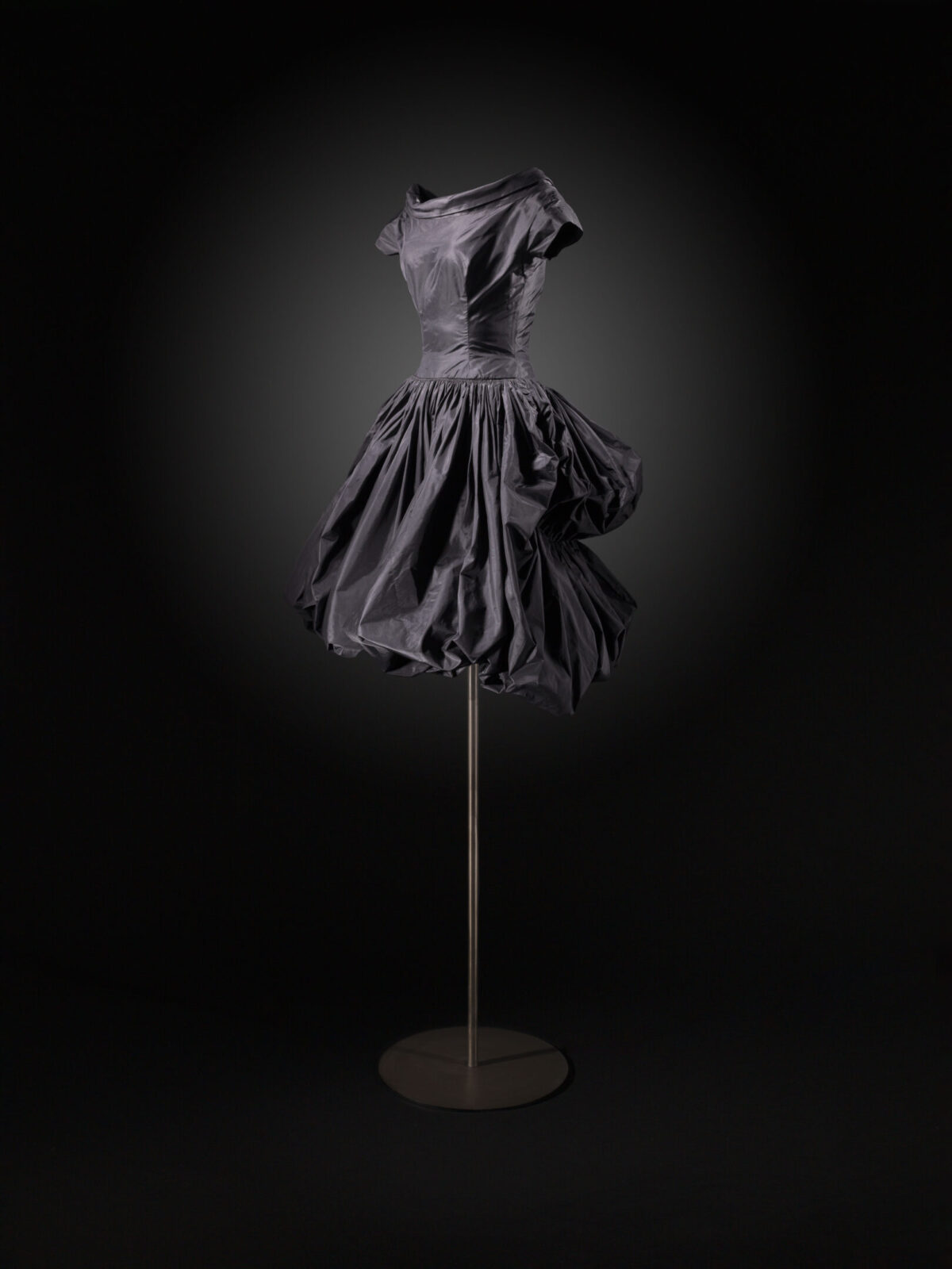 Alaïa e Balenciaga in mostra alla Fondazione Museo del tessuto di Prato Alaïa e Balenciaga in mostra alla Fondazione Museo del tessuto di Prato
