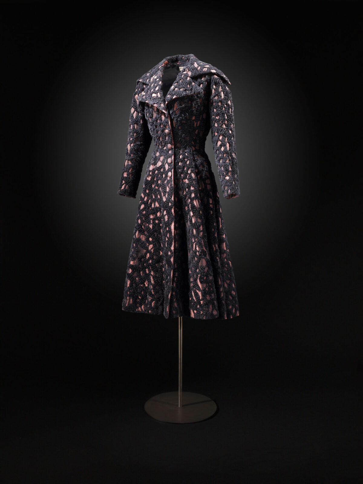 Alaïa e Balenciaga in mostra alla Fondazione Museo del tessuto di Prato Alaïa e Balenciaga in mostra alla Fondazione Museo del tessuto di Prato