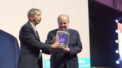 Gerry Scotti inaugura la prima edizione del Festival dello Spettacolo ricevendo il Telegatto