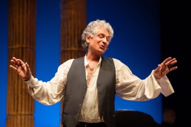 Gianfranco Jannuzzo incanta con “Fata Morgana”: il mito che unisce l’Italia a teatro