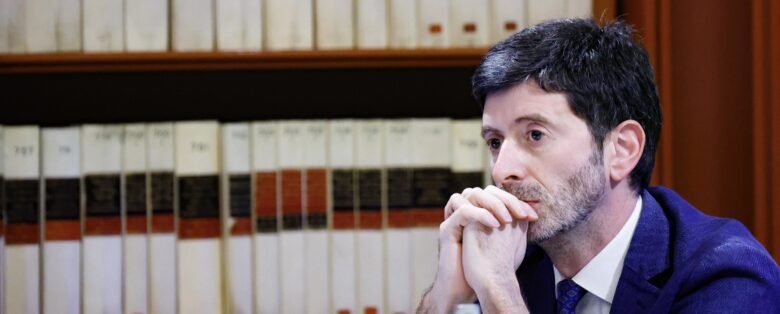 Speranza, “re dei lockdown”: dopo l’Italia può chiudere anche il Pd