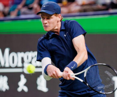 Crampi, Sinner si ritira a Shanghai Tornerà in campo il 15 a Riad