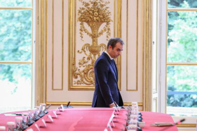 Francia, nasce il governo Lecornu 2. Ma nella fragile tregua di Macron Parigi balla sull’orlo della sfiducia
