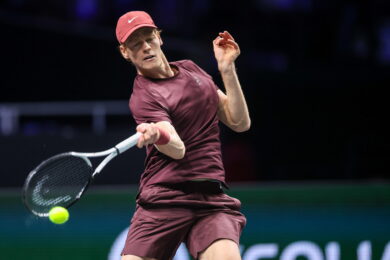 Le due facce di Sinner a Parigi Prima soffre, poi domina Cerundolo