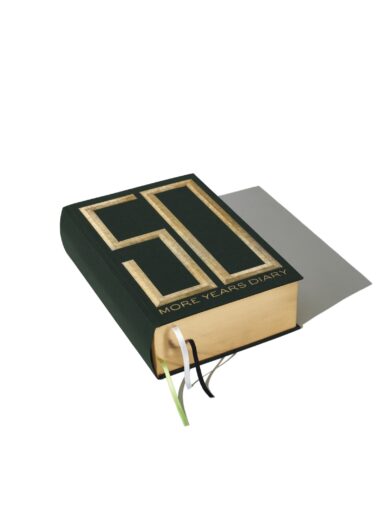 Cinquanta personalità firmano la nuova collezione anniversario di Zara