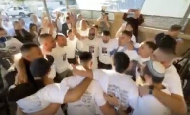 Ostaggi israeliani: i festeggiamenti per Segev Kalfon dopo 2 anni di prigionia
