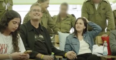 Matan Angrest, il soldato israeliano liberato: la commozione della madre