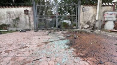 Attentato a Sigfrido Ranucci: bomba distrugge l’auto sotto casa