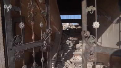 Nuovo filmato IDF mostra Yahya Sinwar dopo la sua eliminazione: accanto al leader di Hamas banconote da 200 shekel