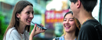 La rivoluzione del linguaggio: così l’IA rende naturali le conversazioni globali