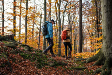 Autunno in montagna: come vestirsi con stile tra comfort e praticità
