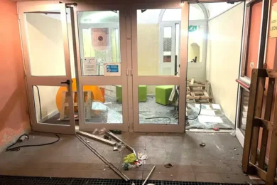 Raid al liceo occupato. Il Pd: allarme fascisti. Polizia e testimoni: «No, erano maranza»