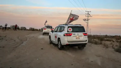 Israele impone la scadenza per la restituzione dei corpi: Hamas non consegna, nuova tensione nella Striscia