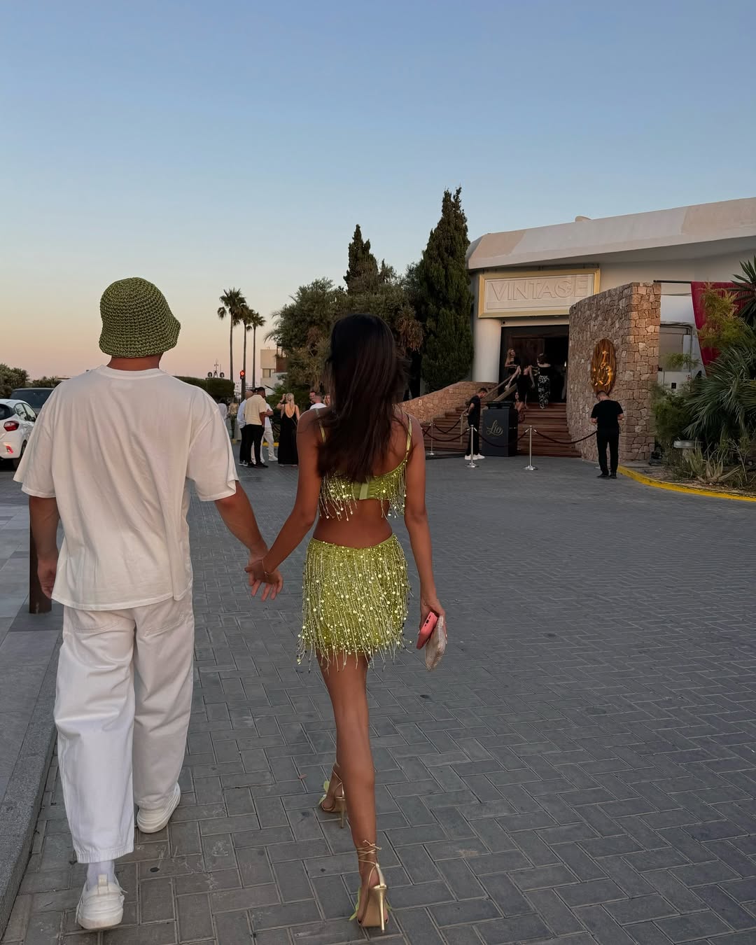 Formula 1: Charles Leclerc si sposa. Sfortunato in pista, ma fortunato in amore con Alexandra Saint Mleux Formula 1: Charles Leclerc si sposa. Sfortunato in pista, ma fortunato in amore con Alexandra Saint Mleux