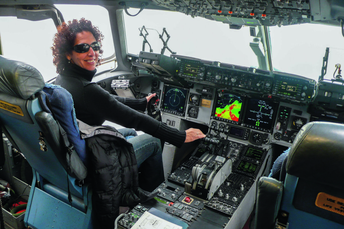 Hollywood, l’arte nascosta dietro i film cult: Lauri Gaffin, la donna che costruisce i set e poi li distrugge Hollywood, l’arte nascosta dietro i film cult: Lauri Gaffin, la donna che costruisce i set e poi li distrugge